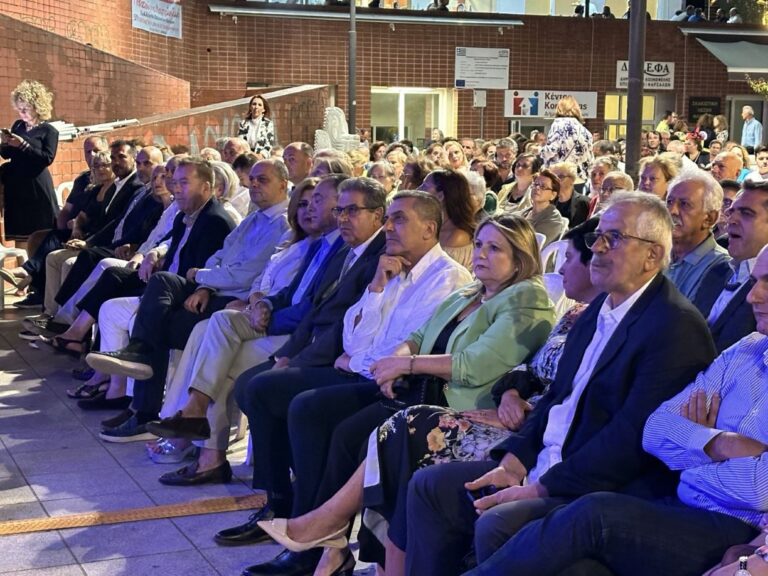 Πλήθος κόσμου στην 17η Γιορτή Χαλβά Φαρσάλων