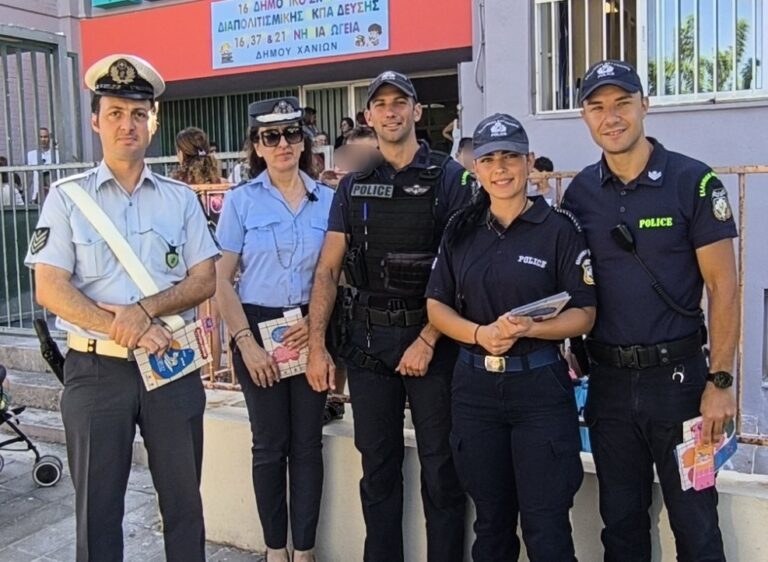 Διανομή ενημερωτικών φυλλαδίων για την οδική ασφάλεια σε Δημοτικά Σχολεία της Κρήτης