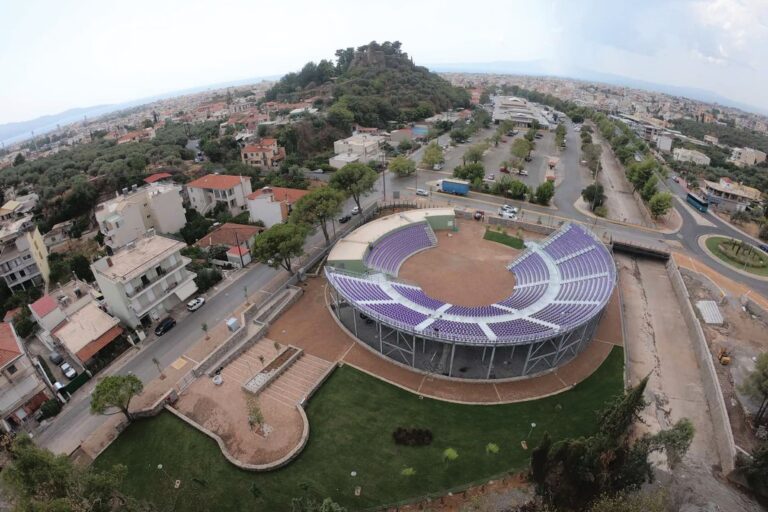 Εγκαίνια στο Ανοιχτό Θέατρο Καλαμάτας και συναυλία με τον Σταύρο Ξαρχάκο
