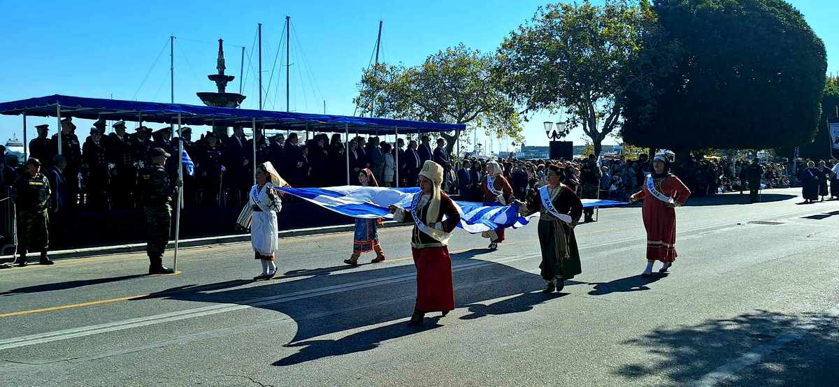 Ρόδος: Μεγάλη παρέλαση για την επέτειο του “ΌΧΙ” – Την κυβέρνηση εκπροσώπησε ο υπουργός Υγείας Ά. Γεωργιάδης