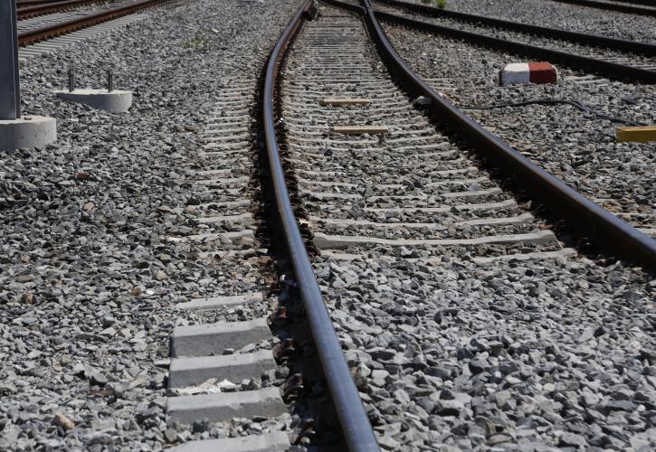 Σύλληψη και παραπομπή στον Εισαγγελέα, 43χρονου που αφαιρούσε μεταλλικά αντικείμενα από σιδηροδρομικές γραμμές