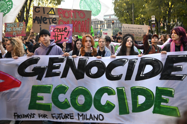 Η Γκρέτα Τούνμπεργκ συμμετείχε σε διαδήλωση υπέρ των Παλαιστίνιων και κατά της κλιματικής αλλαγής στο Μιλάνο