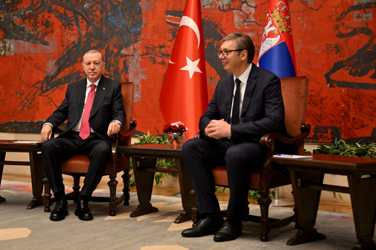 Επίσκεψη Ερντογάν στο Βελιγράδι – Οικονομία και ζητήματα περιφερειακής ασφάλειας, στο επίκεντρο των συνομιλιών με τον Σέρβο πρόεδρο Αλ. Βούτσιτς