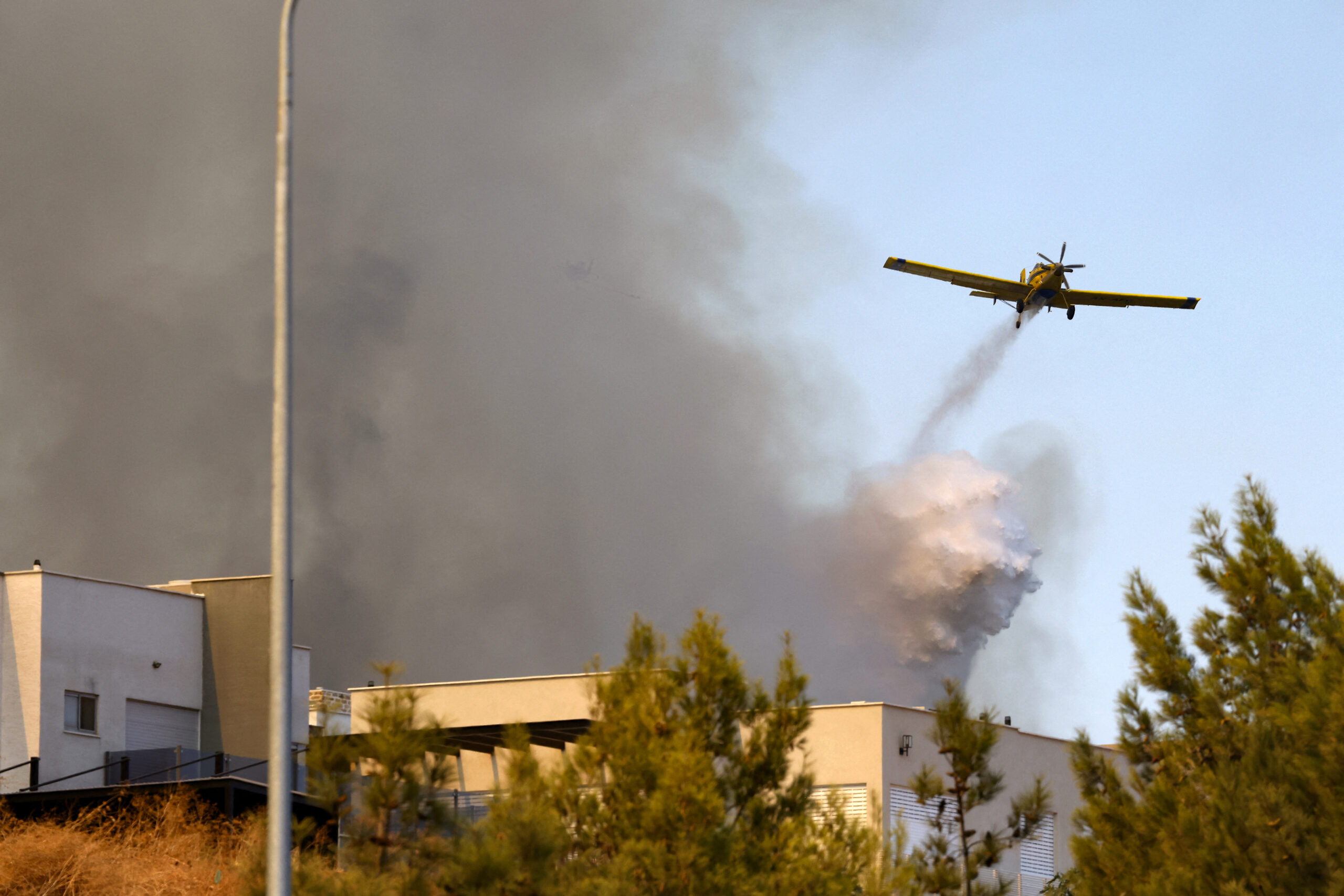 Η Χεζμπολάχ δήλωσε ότι βομβάρδισε τη στρατιωτική βάση Γκλιλότ και τη ναυτική βάση του Στέλα Μάρις