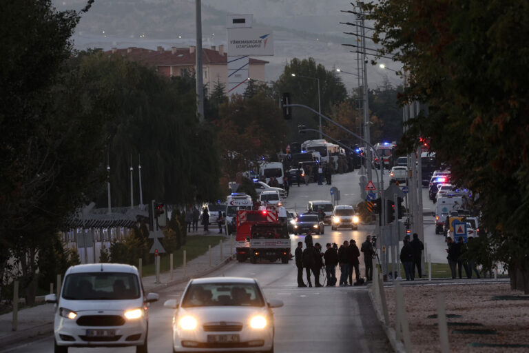 Τουρκία: Πέντε οι νεκροί από την τρομοκρατική επίθεση στην Αεροδιαστημική Βιομηχανία – Το PKK «δείχνει» πίσω από το χτύπημα η κυβέρνηση