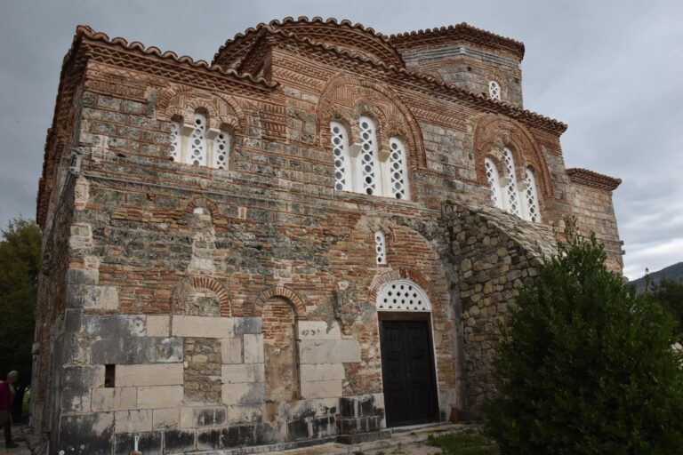 ΥΠΠΟ: Έναρξη εργασιών συντήρησης του τοιχογραφικού διακόσμου του βυζαντινού ναού του Αγίου Νικολάου στον Μεσοπόταμο Aλβανίας (φωτογραφίες)