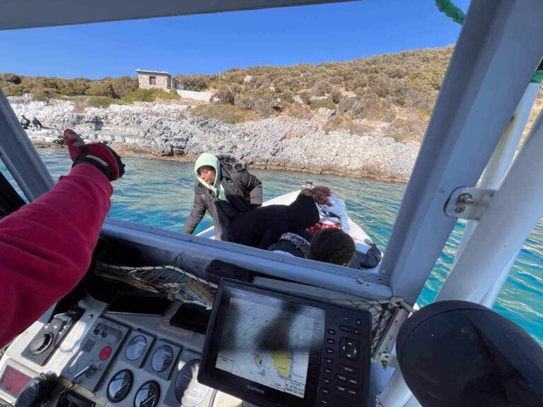 Σάμος: Αυξάνονται καθημερινά οι μεταναστευτικές ροές – Άλλοι 19 μετανάστες εντοπίστηκαν σε βραχονησίδα