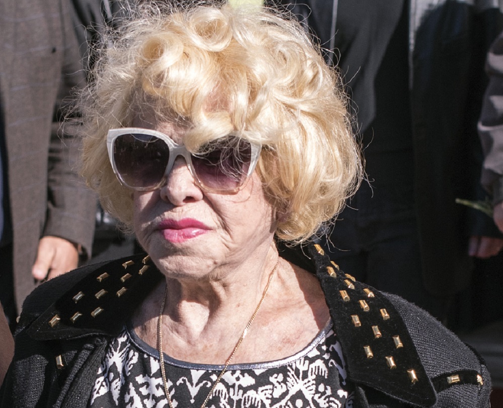 Στο νοσοκομείο η Καίτη Γκρέυ – Σε βαριά κατάσταση μετά από εγκεφαλικό επεισόδιο