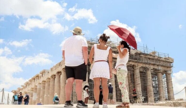 Τράπεζα της Ελλάδος: Αυξημένη η τουριστική κίνηση, μειωμένα τα έσοδα στο οκτάμηνο Ιανουαρίου-Αυγούστου