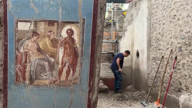 Πομπηία: Αρχαιολόγοι ανακάλυψαν μικροσκοπικό σπίτι με εξαιρετικές τοιχογραφίες (video)