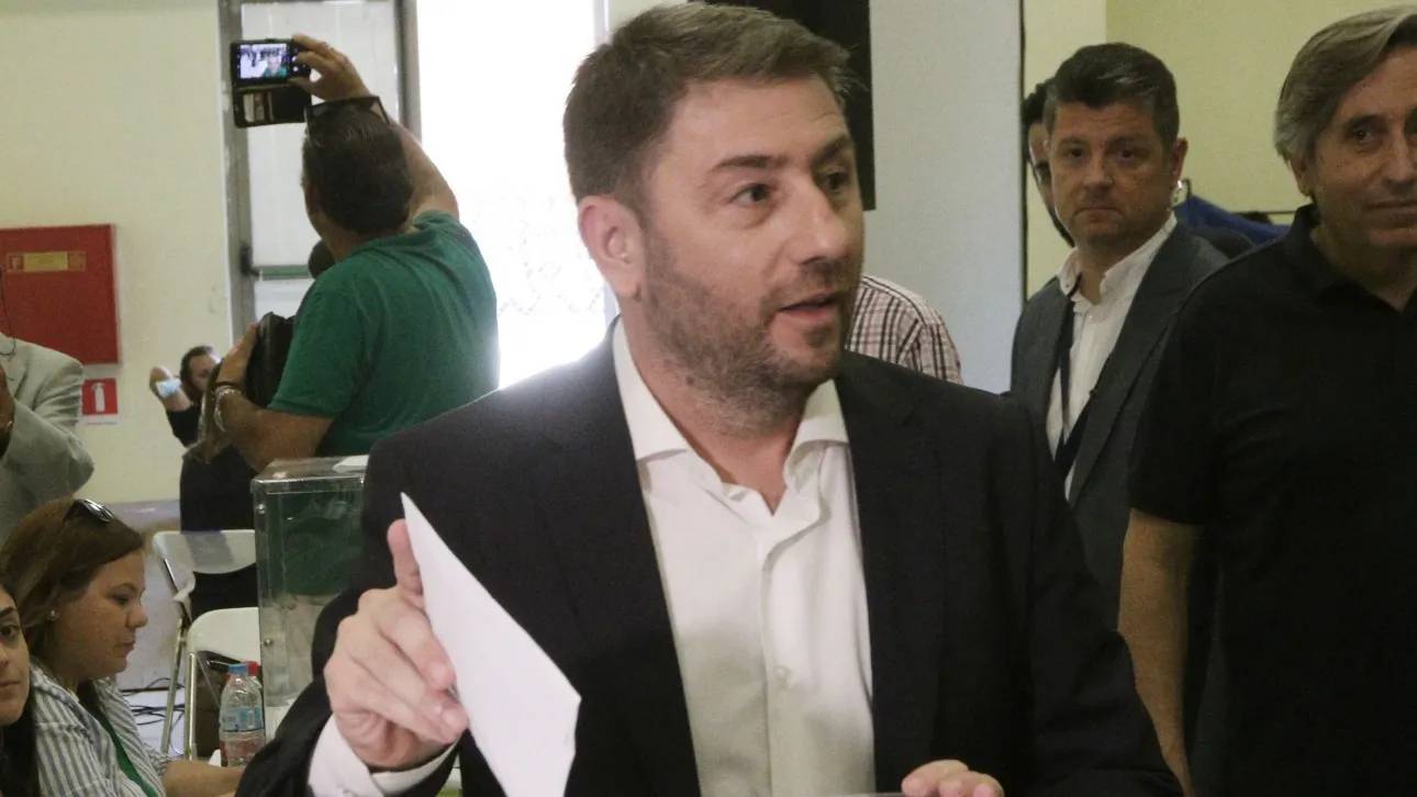 Ψήφισε ο υποψήφιος πρόεδρος του ΠΑΣΟΚ Νίκος Ανδρουλάκης – «Σε μόλις δυόμιση χρόνια σπάσαμε τις μυλόπετρες του δικομματισμού»