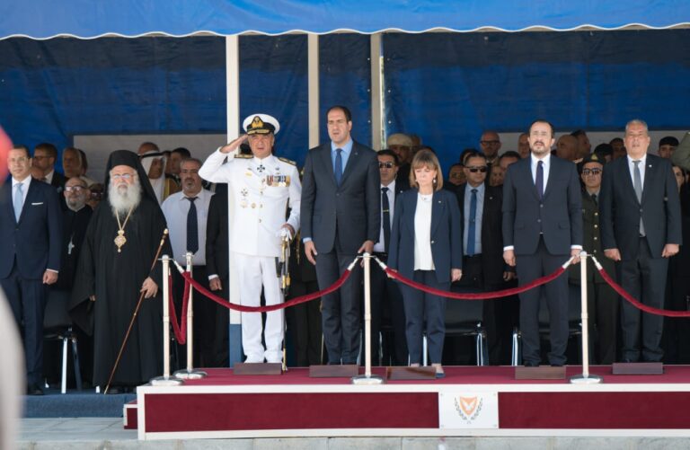 Εορτασμοί για την 64η επέτειο από την ανακήρυξη της ανεξαρτησίας της Κύπρου – Το παρών έδωσε η Κατερίνα Σακελλαροπούλου