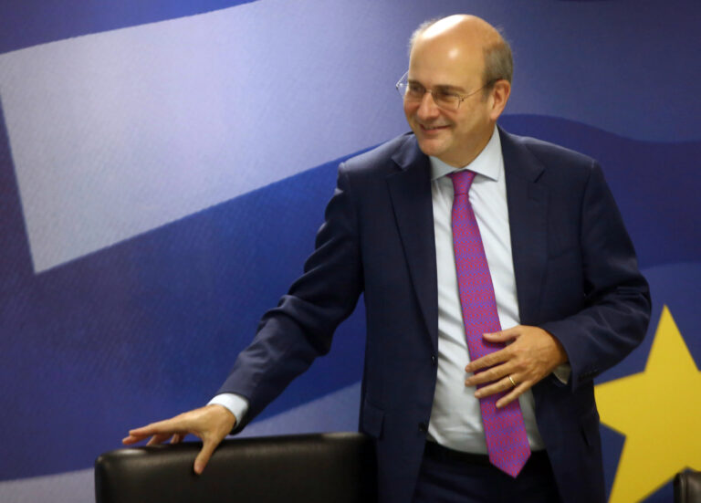 Οι αλλαγές που φέρνει το νέο φορολογικό νομοσχέδιο – Αφορολόγητα τα φιλοδωρήματα έως 300 ευρώ ανά μήνα
