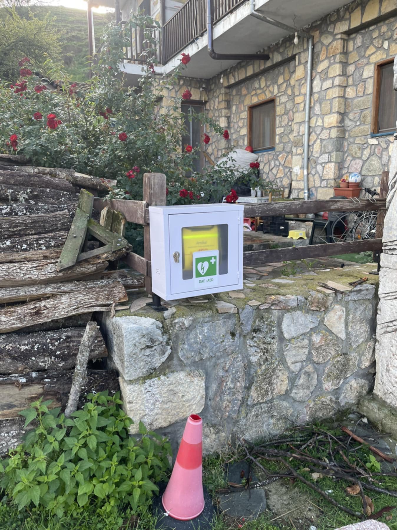 Πρέσπα: Πέντε αυτόματοι εξωτερικοί απινιδωτές τοποθετήθηκαν σε διάφορα σημεία