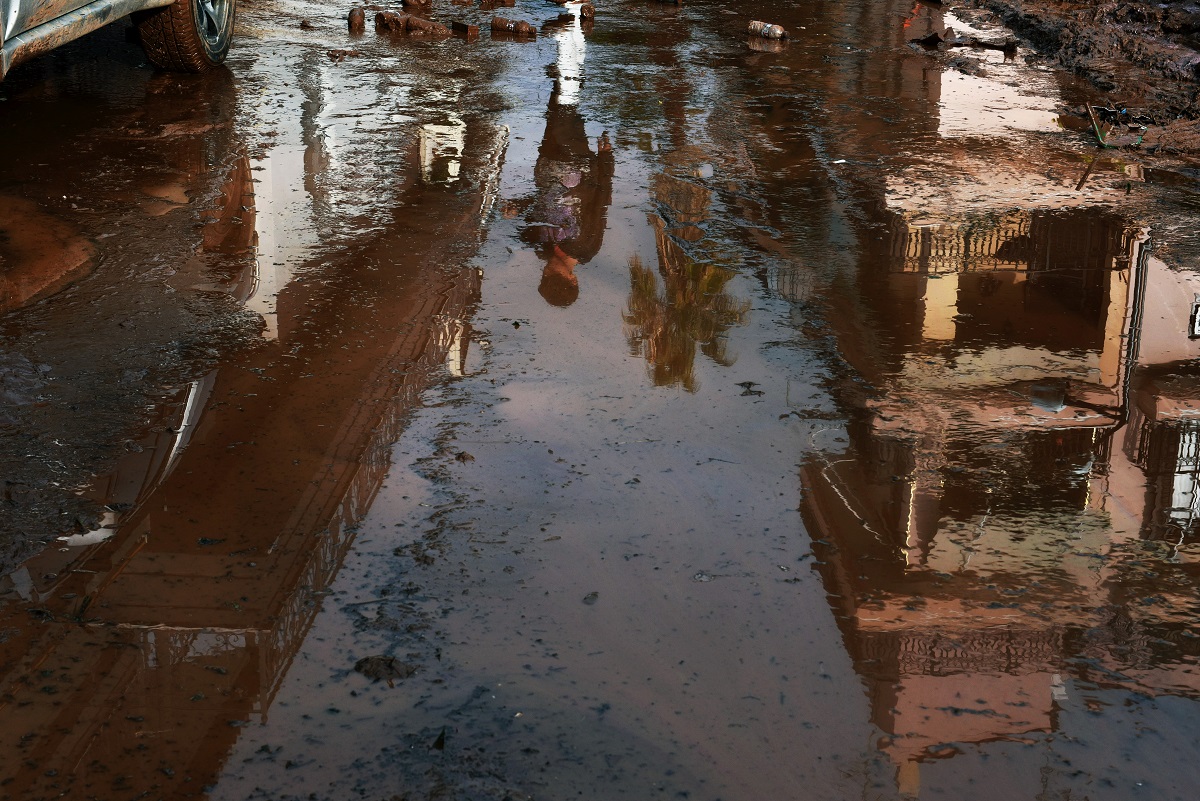 Πλημμύρες Μάνδρας: Καταδικάστηκαν 3 από τους 8 κατηγορούμενους για αμέλεια – Για ντροπιαστική απόφαση μιλούν οι συγγενείς των θυμάτων