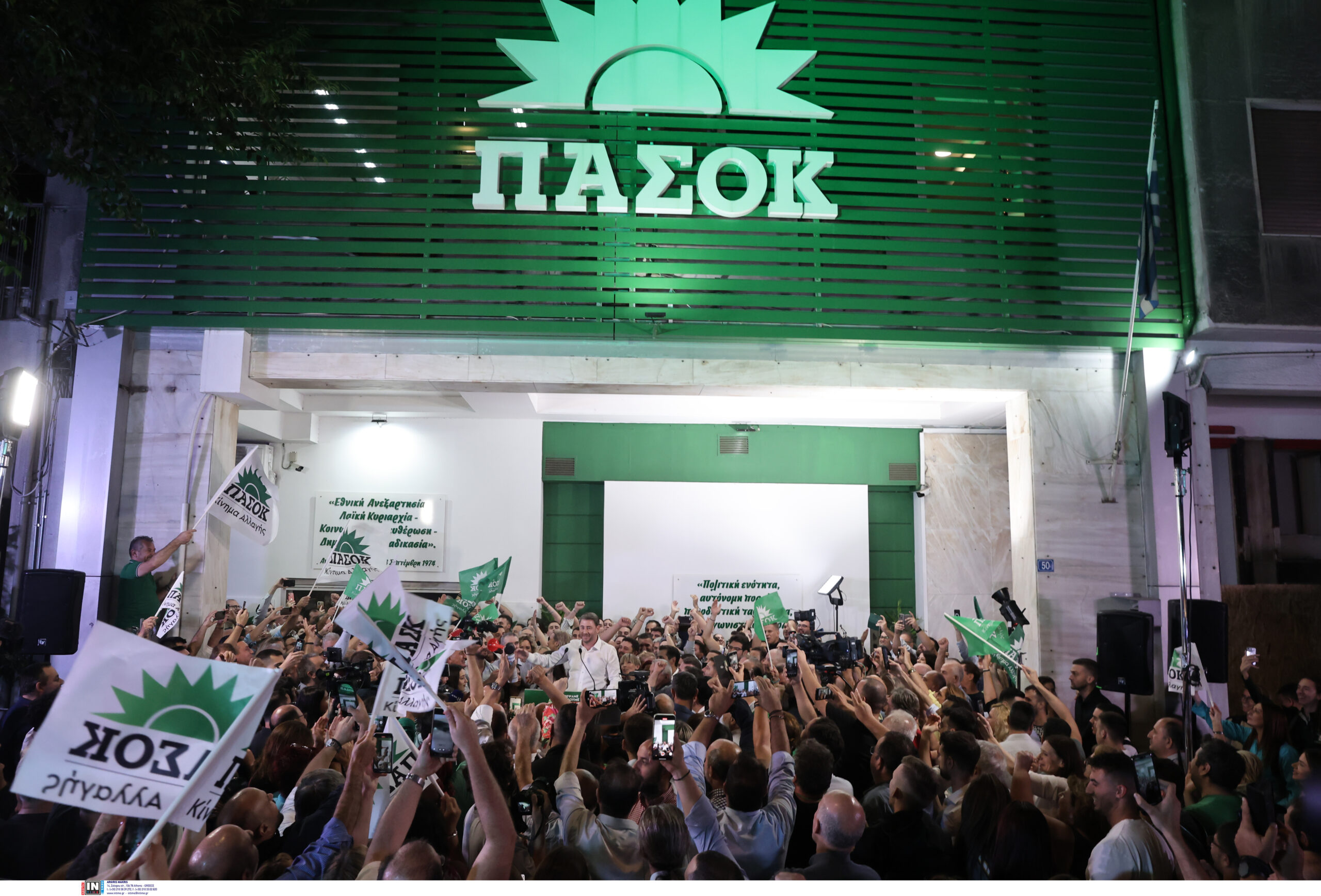 Επανεκλογή Ανδρουλάκη στο ΠΑΣΟΚ- Πρωτιά Δούκα στην Ήπειρο
