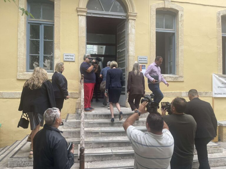 «Να μη γίνει ξανά τέτοιο κακό σε άνθρωπο»: Ξεσπά η αδερφή της δολοφονημένης Suzan Eaton στη δίκη στο Εφετείο Χανίων