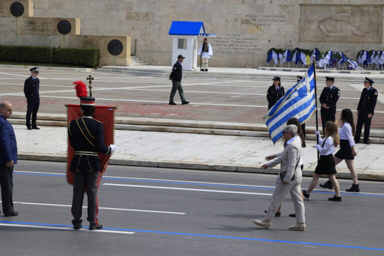 Oι κυκλοφοριακές ρυθμίσεις σε Αθήνα και Πειραιά για τις μαθητικές παρελάσεις της 28ης Οκτωβρίου