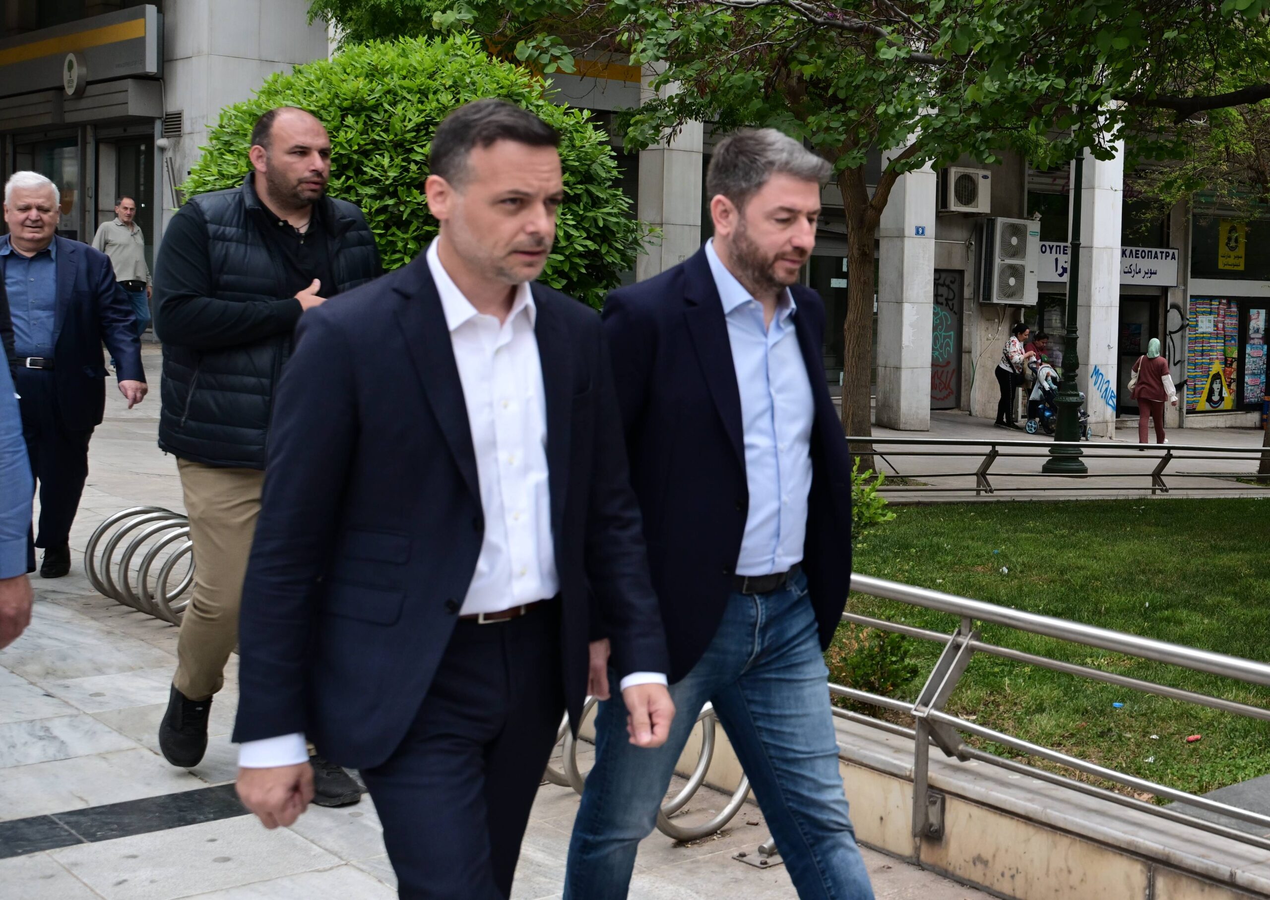 ΠΑΣΟΚ: Επαφές των τελικών «μονομάχων» με τους Γερουλάνο και Διαμαντοπούλου