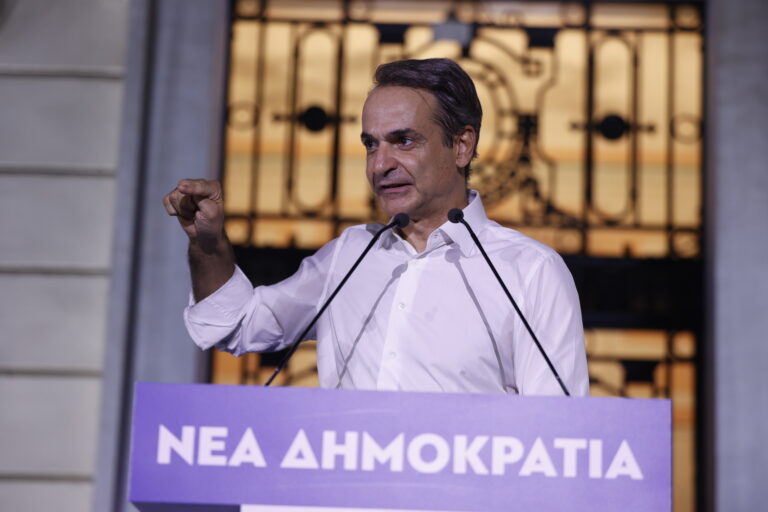Κ. Μητσοτάκης από Ρηγίλλης: «Η Νέα Δημοκρατία δεν κοιτά ούτε αριστερά, ούτε δεξιά, παρά μόνο μπροστά»