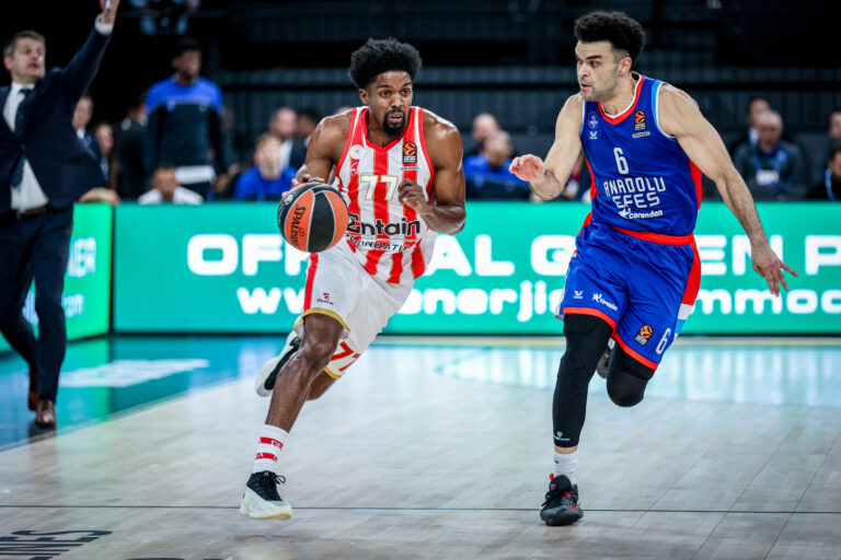 Euroleague: Λάρκιν και λάθη «τιμώρησαν» τον Ολυμπιακό