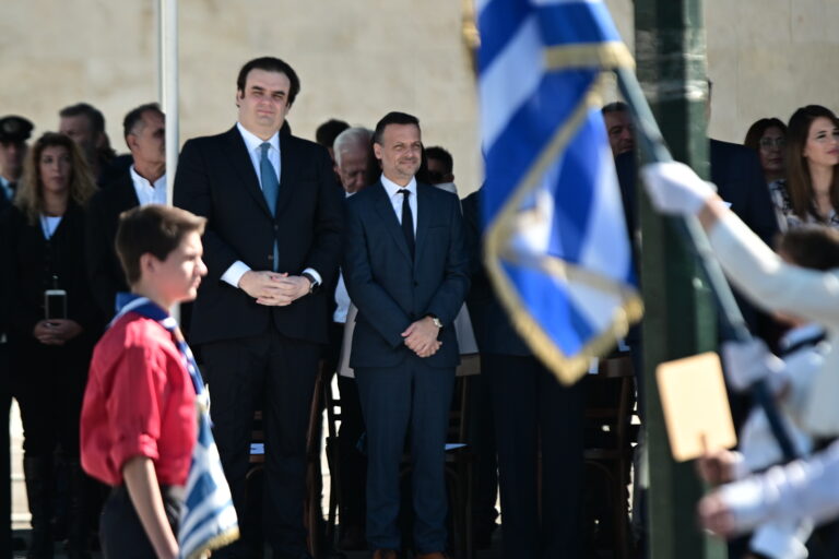 Η μαθητική παρέλαση στην Αθήνα παρουσία πολιτικών εκπροσώπων και Τοπικής Αυτοδιοίκησης
