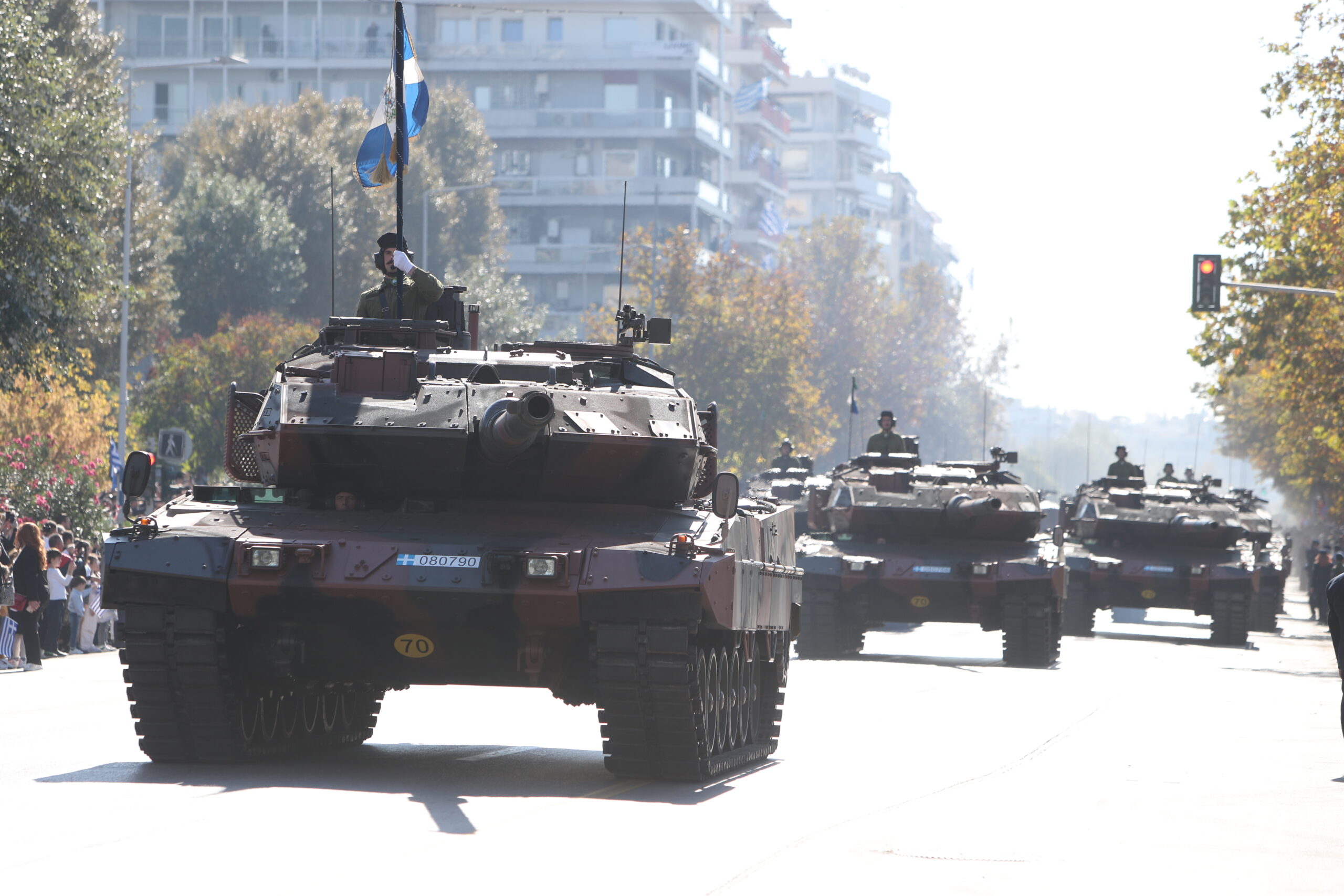 Παρέλαση 28η Οκτωβρίου – Βίντεο: Εντυπωσίασαν στην Θεσσαλονίκη τα σύγχρονα άρματα μάχης τύπου Leopard 1 και 2