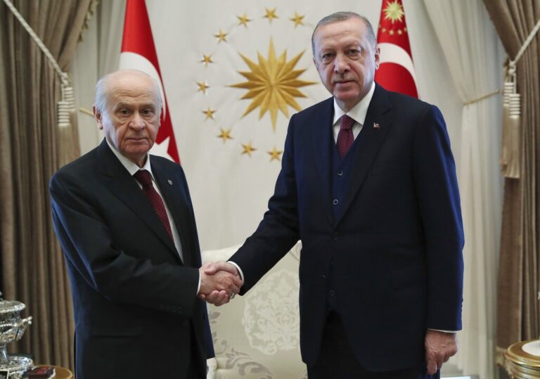 Τουρκία – «Σεισμός» από την πρόταση Μπαχτσελί: Να ανακοινώσει ο Οτσαλάν το τέλος της τρομοκρατίας από το βήμα της Εθνοσυνέλευσης