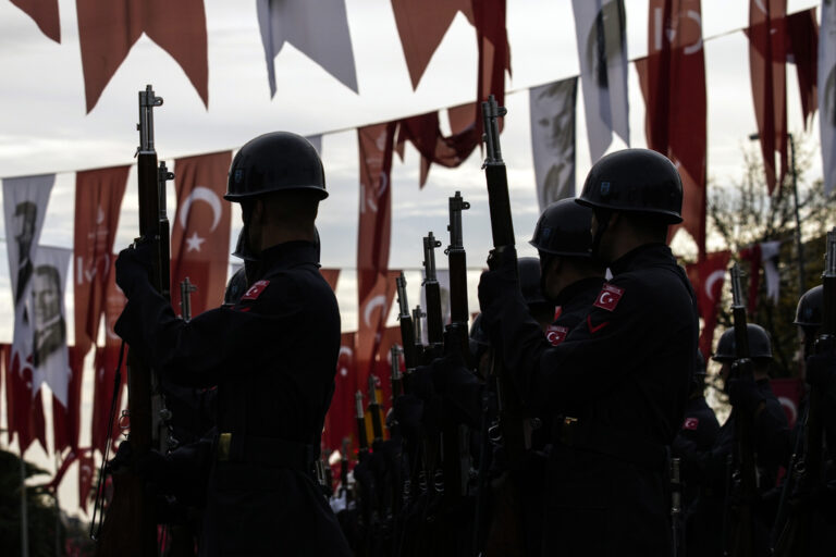 Τουρκία: Αποσύρθηκε το νομοσχέδιο για τέλη στις πιστωτικές και τα…ρολόγια υπέρ της αμυντικής βιομηχανίας