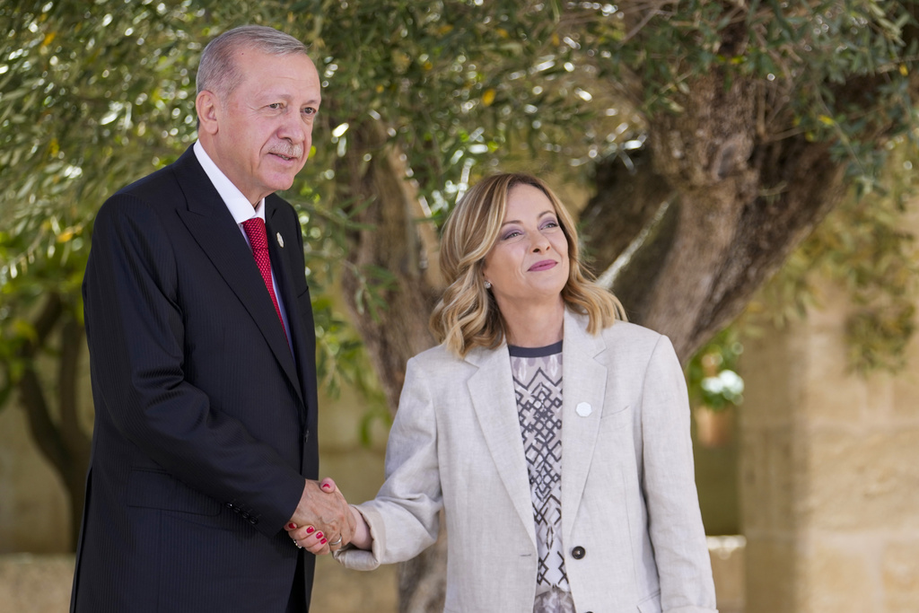 Ιταλία: Τηλεφωνική συνομιλία Μελόνι – Ερντογάν με κεντρικό θέμα το Μεσανατολικό και τους Σύρους πρόσφυγες