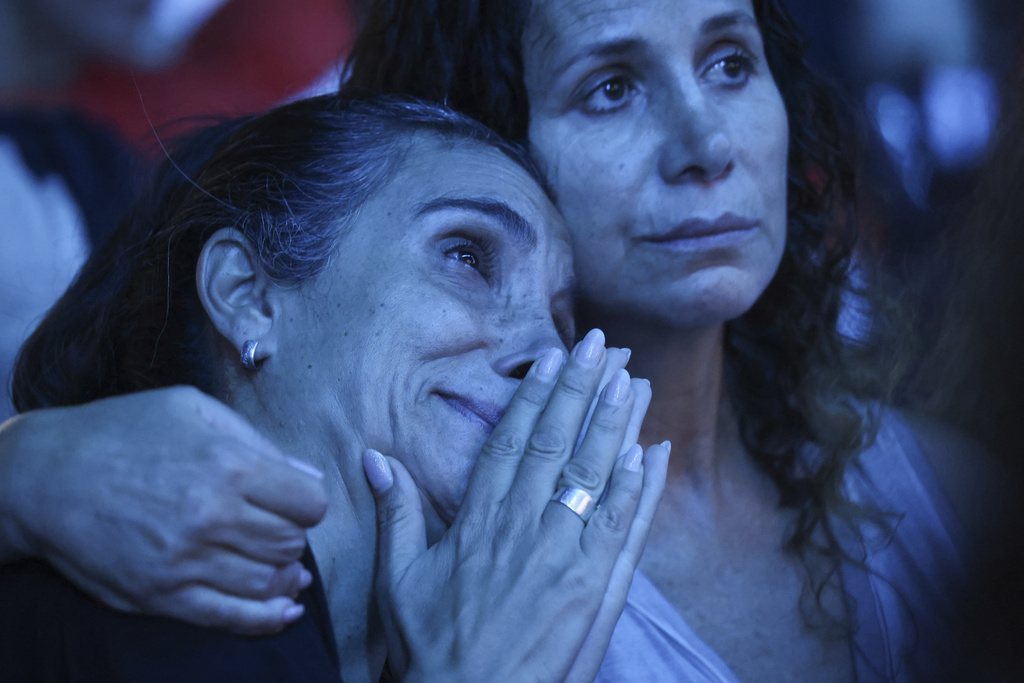 Το ΕΡΤΝews στο σημείο «μηδέν» του πολέμου – Συγκέντρωση συγγενών ομήρων στο Τελ Αβίβ