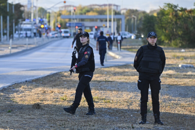 Τρομοκρατικό χτύπημα στην Άγκυρα: Πλήγματα κατά ΡΚΚ σε αντίποινα – Σύνδεση με πρόταση Μπαχτσελί για τυχόν αποφυλάκιση Οτσαλάν βλέπουν τα ΜΜΕ
