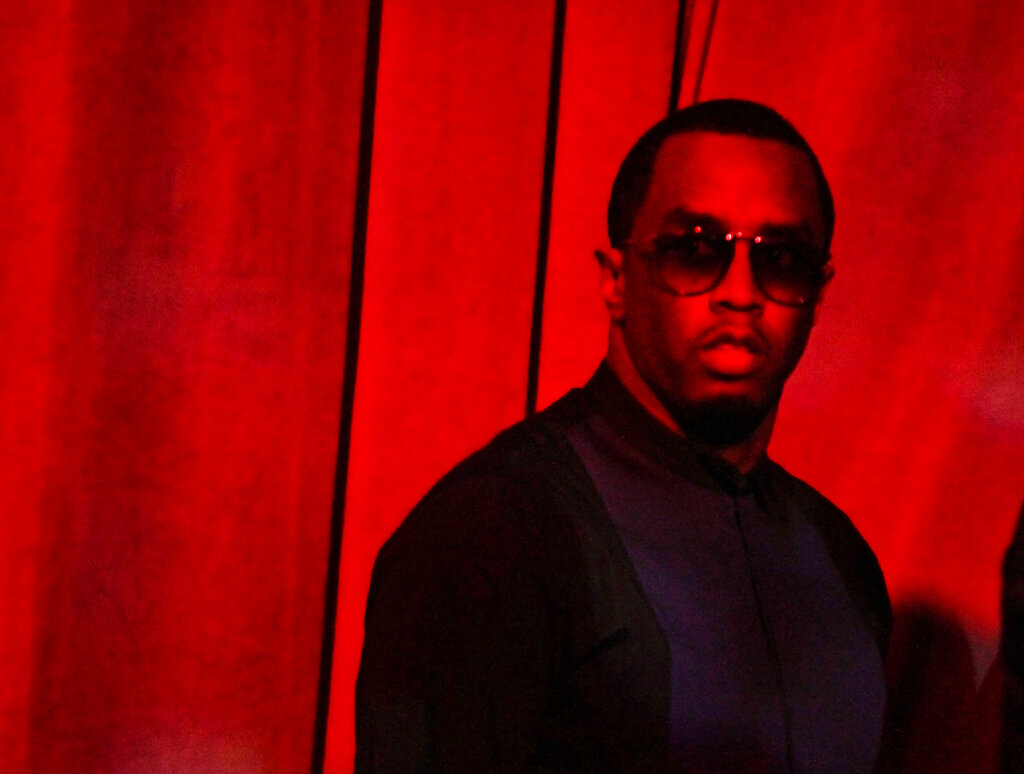 Sean ' Puffy ' Combs at Revolt Music Conference Diddy: Θεωρούσε τον εαυτό του βασιλιά του κόσμου – Συγκλονίζουν οι μαρτυρίες από τα «λευκά πάρτι» της φρίκης