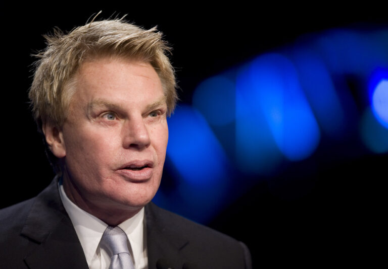 Ο πρώην CEO της Abercrombie & Fitch, Μάικ Τζέφρις, συνελήφθη με κατηγορίες για trafficking