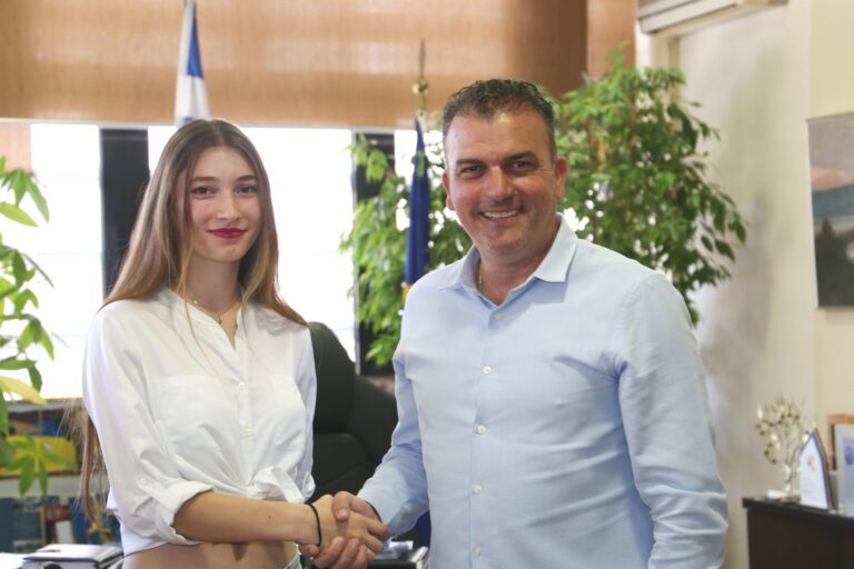 Ο δήμος Λαρισαίων βραβεύει τη Λαρισαία παραολυμπιονίκη Λ. Μανθοπούλου