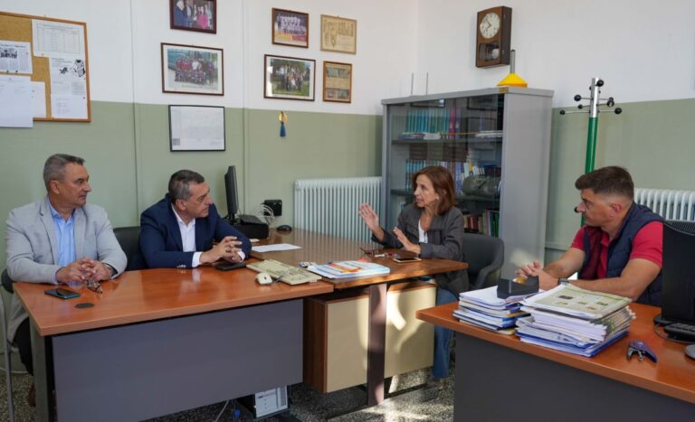 Λάρισα: Στο ιστορικό σχολείο της Τσαριτσάνης ο Δημήτρης Κουρέτας