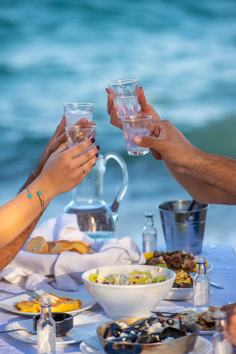 Τα τσιπουράδικα του Βόλου στο γαστρονομικό περιοδικό Saveur