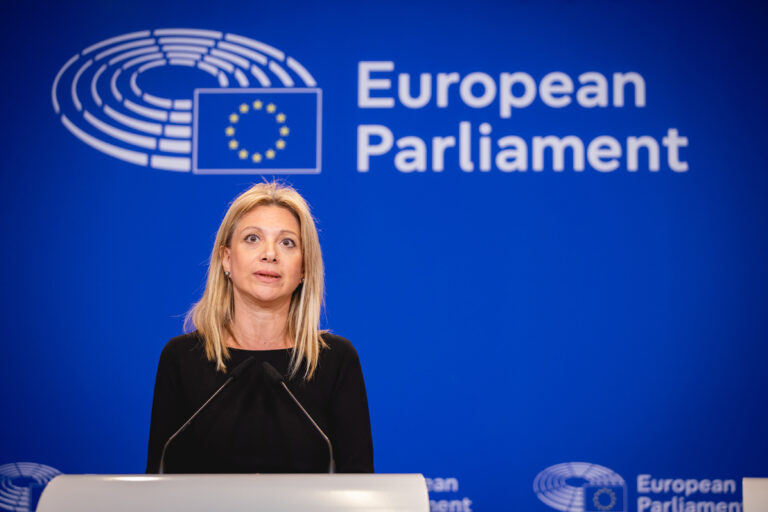 Μ. Καρυστιάνου στη συνεδρίαση της ομάδας Left στο ευρωκοινοβούλιο: 1,5 εκ. Έλληνες στέκονται μαζί μας απαιτώντας απόδοση ευθυνών