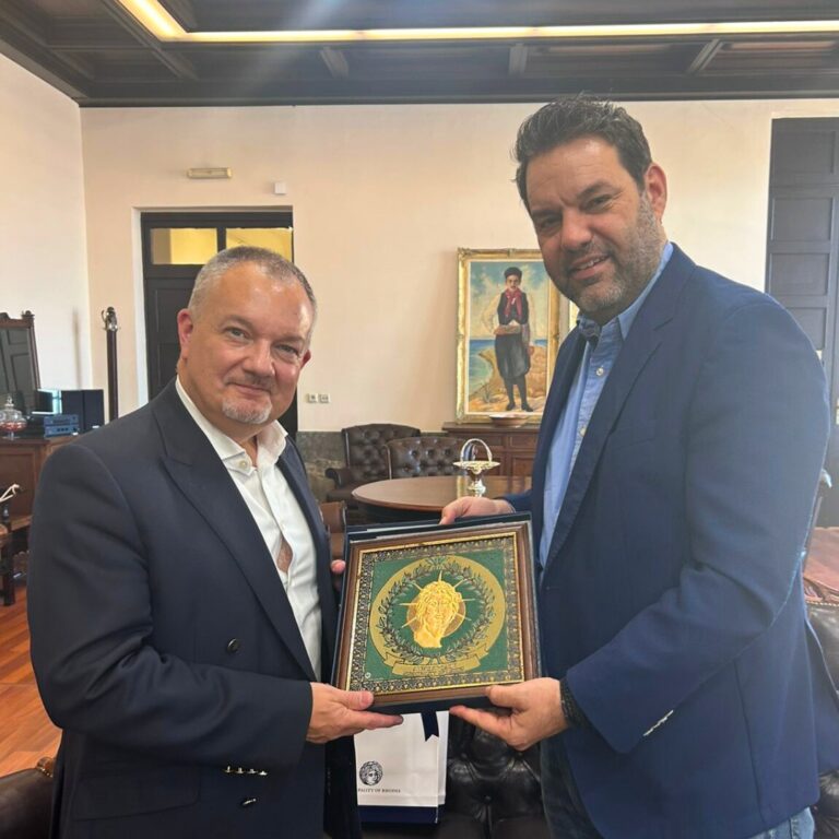 “Οι Βρετανοί αισθάνονται ασφαλείς στη Ρόδο” δηλώνει ο πρέσβης του Ηνωμένου Βασιλείου