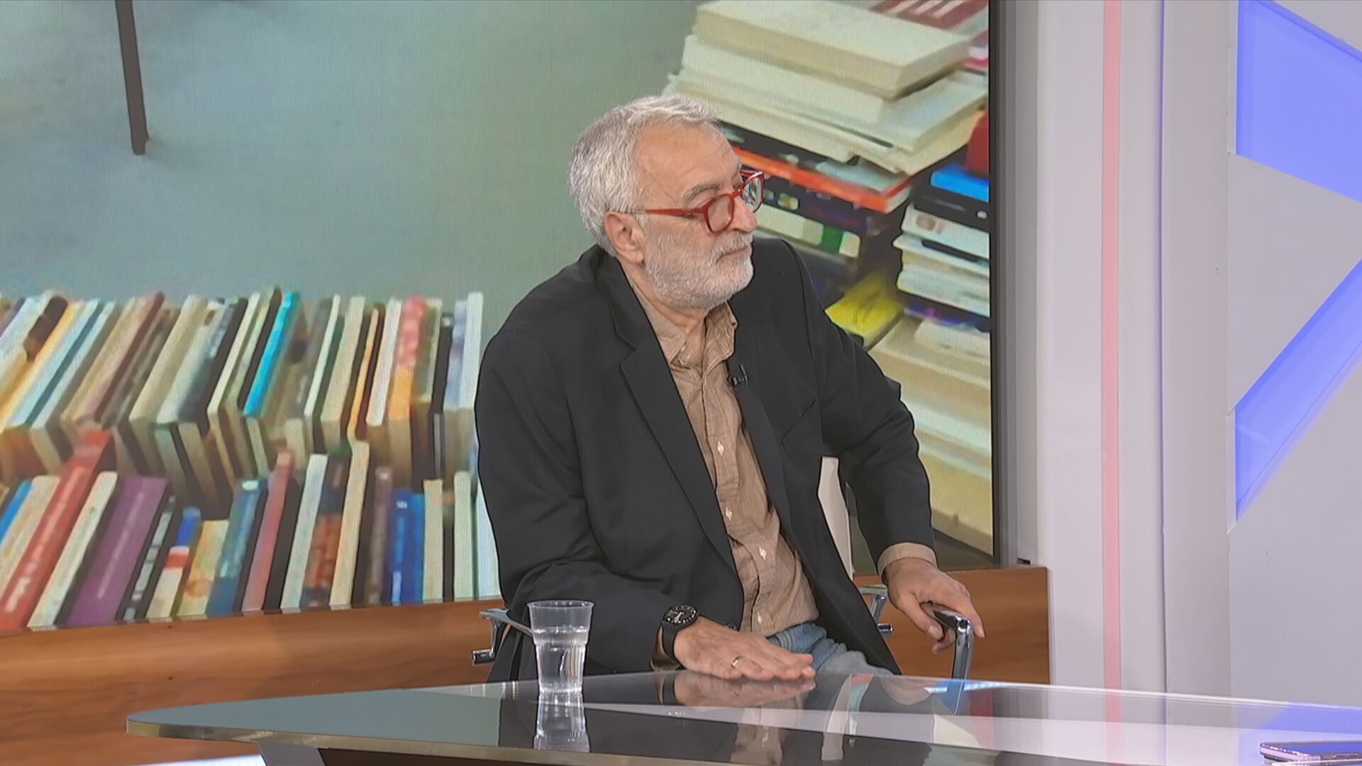 Νέος χώρος για το βιβλιοπωλείο των αστέγων – Τι είπε στο ΕΡΤNews ο Λεωνίδας Κουρσούμης