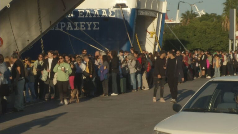 Αδειάζει η Αθήνα για το τριήμερο, χιλιάδες πέρασαν από τα διόδια – Αυξημένη η κυκλοφορία, κανονικά τα ακτοπλοϊκά δρομολόγια