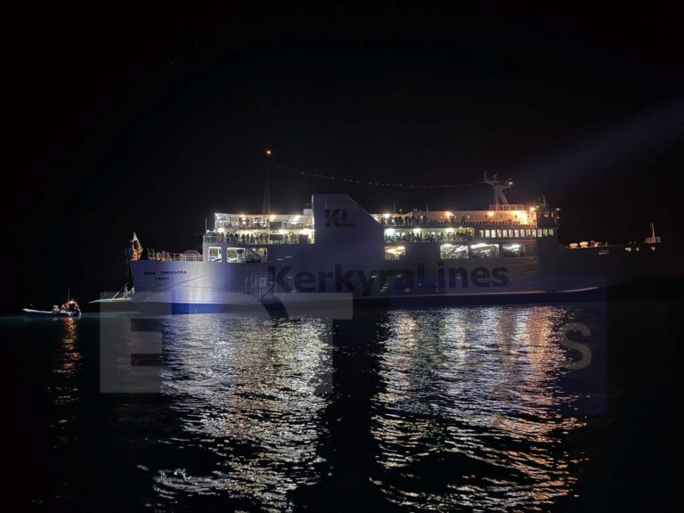 Ολοκληρώθηκε η επιχείρηση αποκόλλησης του πλοίου “Αγία Θεοδώρα” που προσάραξε στα αβαθή – Οδηγήθηκε στο λιμάνι της Ηγουμενίτσας (βίντεο)