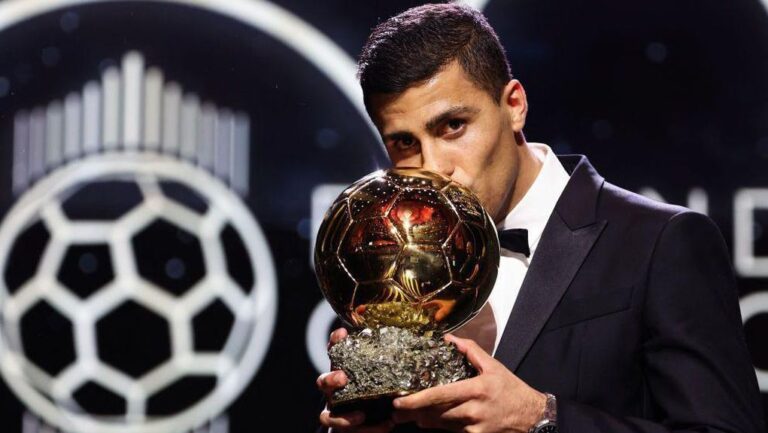 Η «Χρυσή Μπάλα» που διχάζει: ο «πόλεμος» Ρεάλ-UEFA, ο αγώνας του Βινίσιους ενάντια στο ρατσισμό, η 8η του Μέσι και ο Πελέ με τον Μαραντόνα