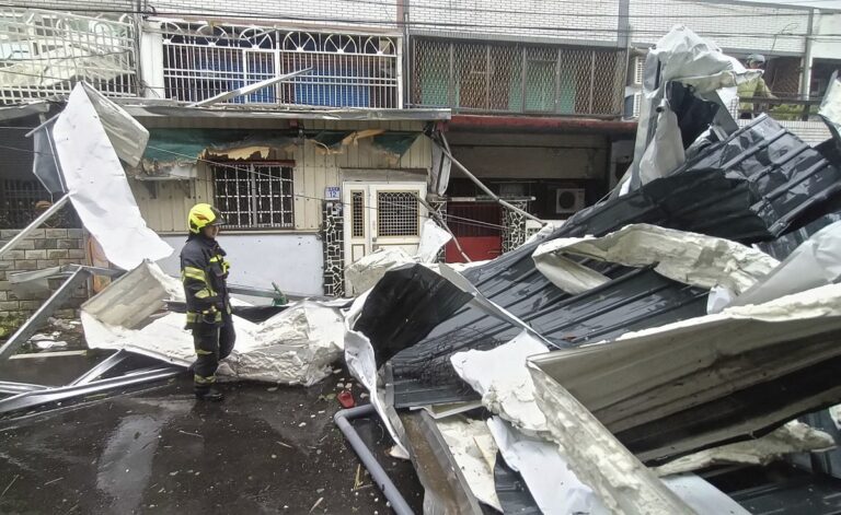 Ταϊβάν: Τουλάχιστον ένας νεκρός και 73 τραυματίες από τον τυφώνα Κονγκ-ρέι