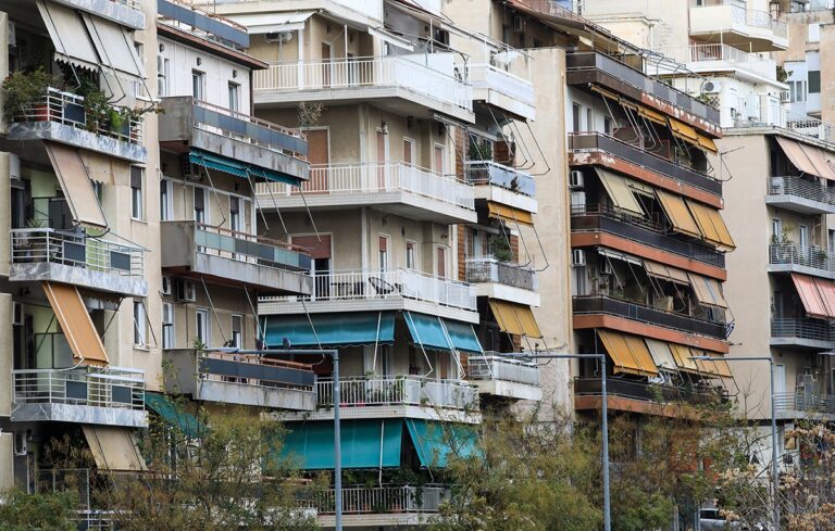 Ακίνητα: Προς «πάγωμα» αντικειμενικές αξίες και φόρος υπεραξίας – Τι θα ισχύσει με την έκπτωση στον ΕΝΦΙΑ