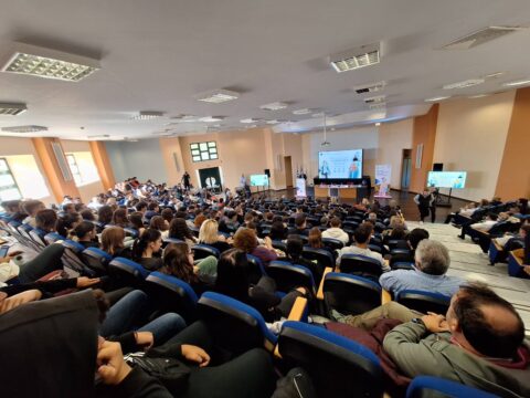 Εργασιακός γόρδιος δεσμός <br> με την τηλεκπαίδευση