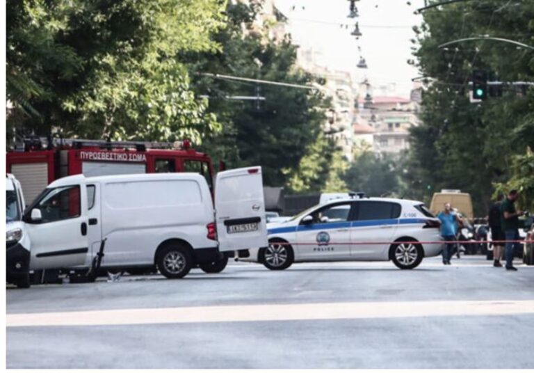 Aπειλή για βόμβα στη λεωφόρο Βουλιαγμένης – Στο σημείο πυροτεχνουργοί του ΤΕΕΜ