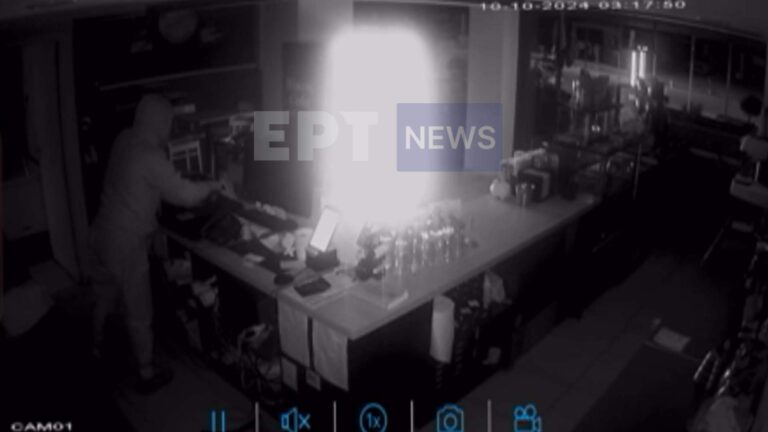 Καρέ – καρέ στο βίντεο του ΕΡΤNEWS η διάρρηξη σε καφετέρια στη Βέροια – Άγνωστος άρπαξε την ταμειακή μηχανή και εξαφανίστηκε