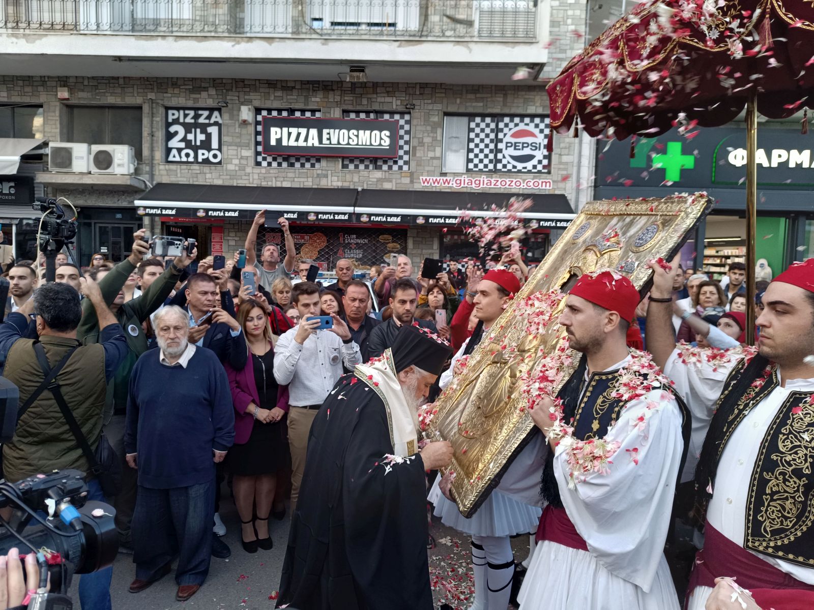 Δήμος Κορδελιού – Ευόσμου: Με λαμπρότητα και μεγαλοπρέπεια υποδέχθηκε την ιερά εικόνα της Παναγίας Εικοσιφοίνισσας