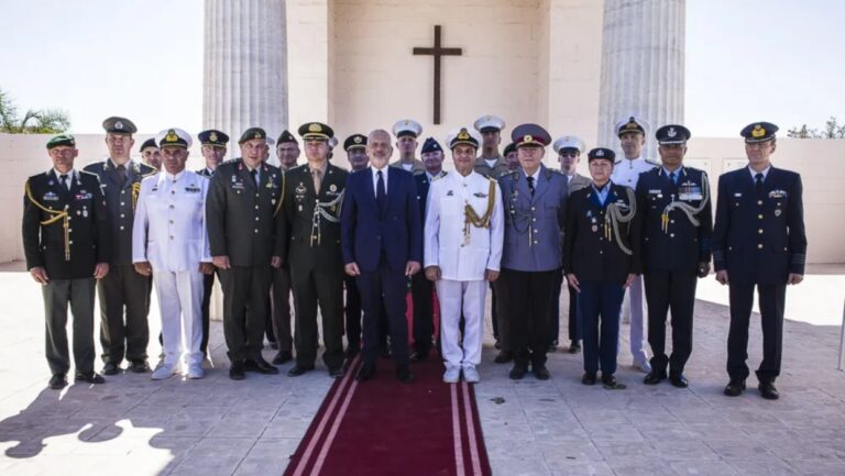 H Ελλάδα τίμησε τους νεκρούς της στο Ελ Αλαμέιν